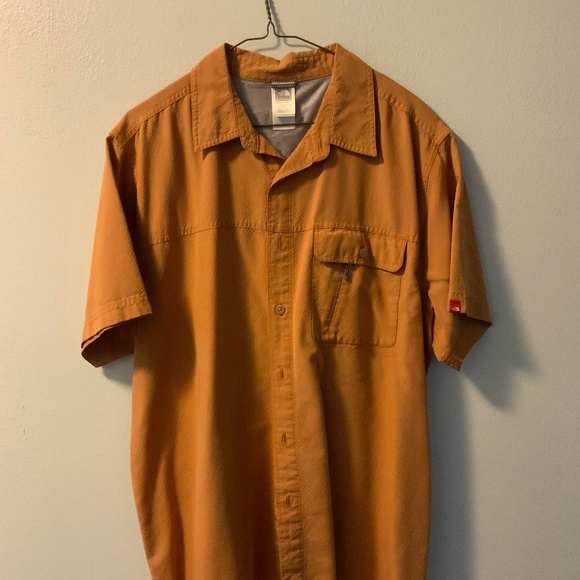 The North Face Men’s Performance Short Sleeve Shirt – Size Large - Picture 1 of 2